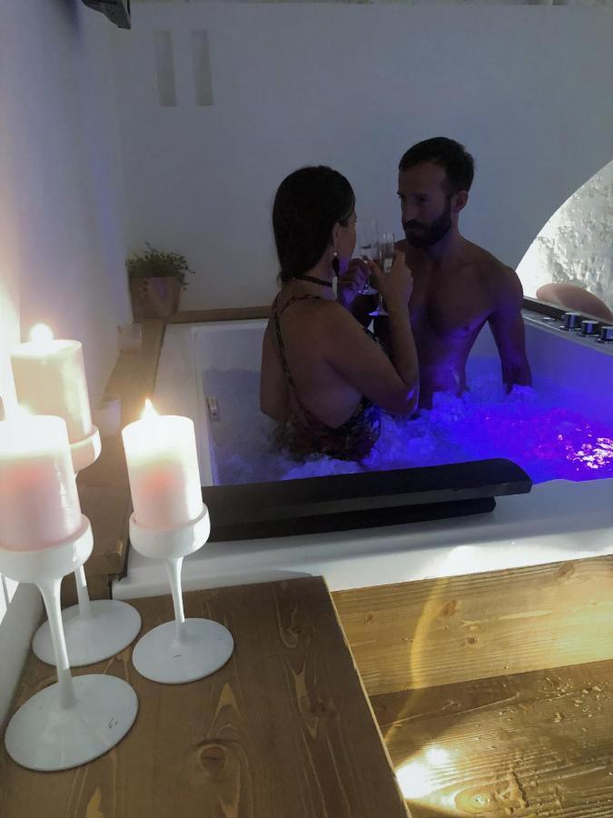 Nenetta Rooms & Suites モノーポリ エクステリア 写真