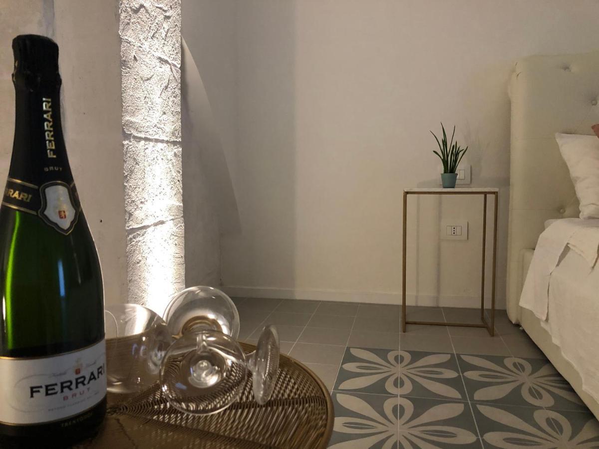 Nenetta Rooms & Suites モノーポリ エクステリア 写真